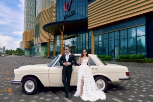 007 Vincom Plaza Vintage Car Fashion